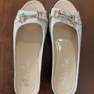 Helen's Heart Snake Print Size 10 Wedge Shoes NWOB